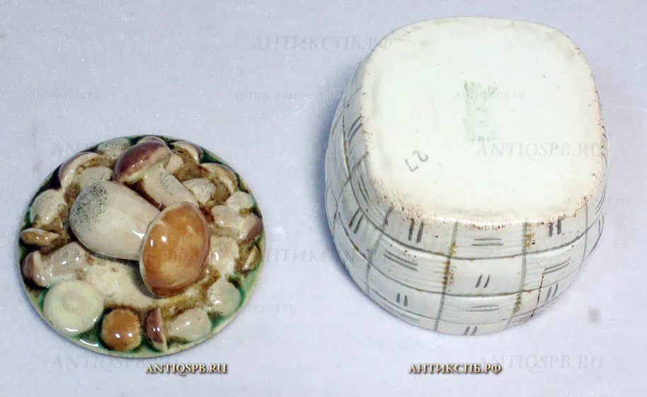 Лукошко фаянсовое "Корзина с грибами". ЗИК. Кoнaкoво. СССР. Сер. ХХ века. №21175